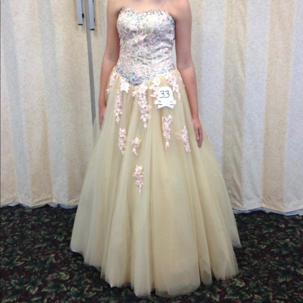 Strapless, Corset back, Ball gown